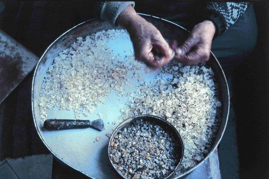 ruční čištění chioské mastichy